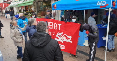 Die Antifa hat im Wahlkampf den AFD-Stand blockiert
