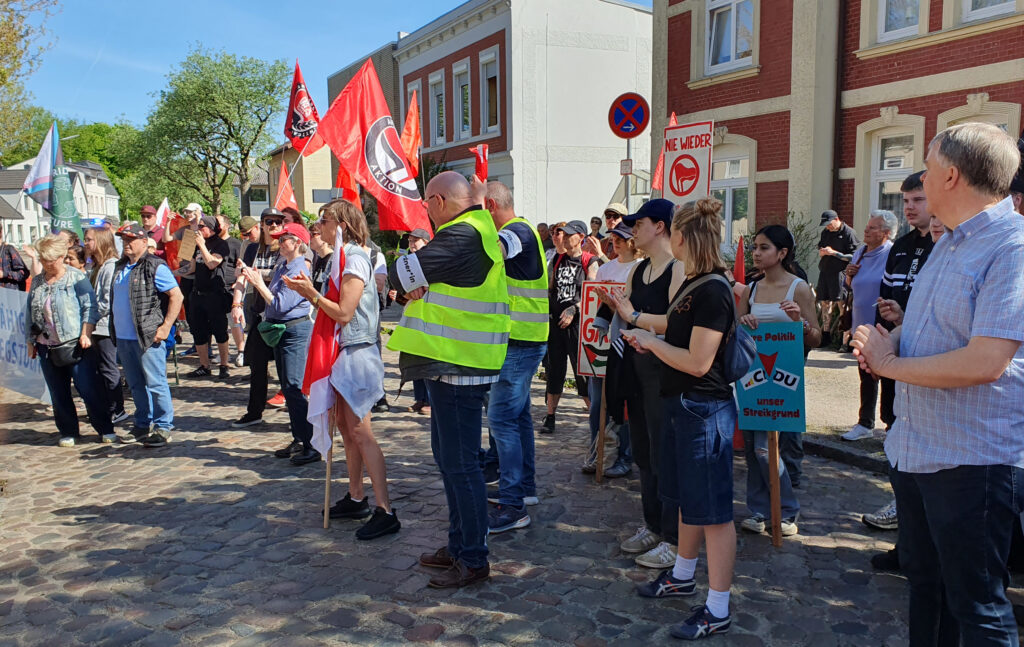 Demozug am Reinhold-Jürgensen-Platz